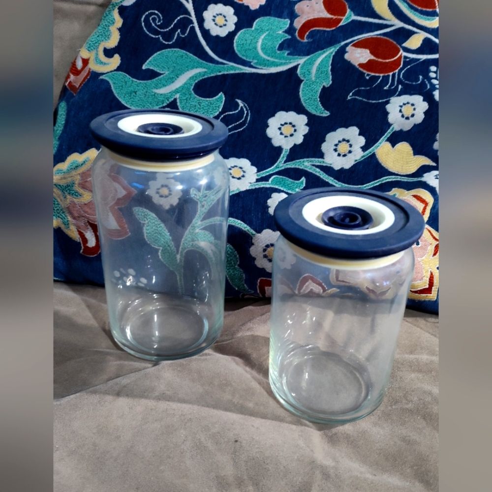 Glass jars with suction rubber top